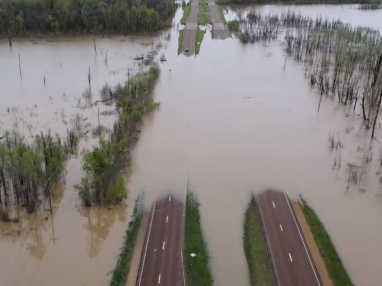 HWY 61 Flooding in Walls, MS